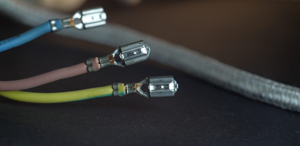 Comparing Voltage: When to Ground a Floating Power Supply